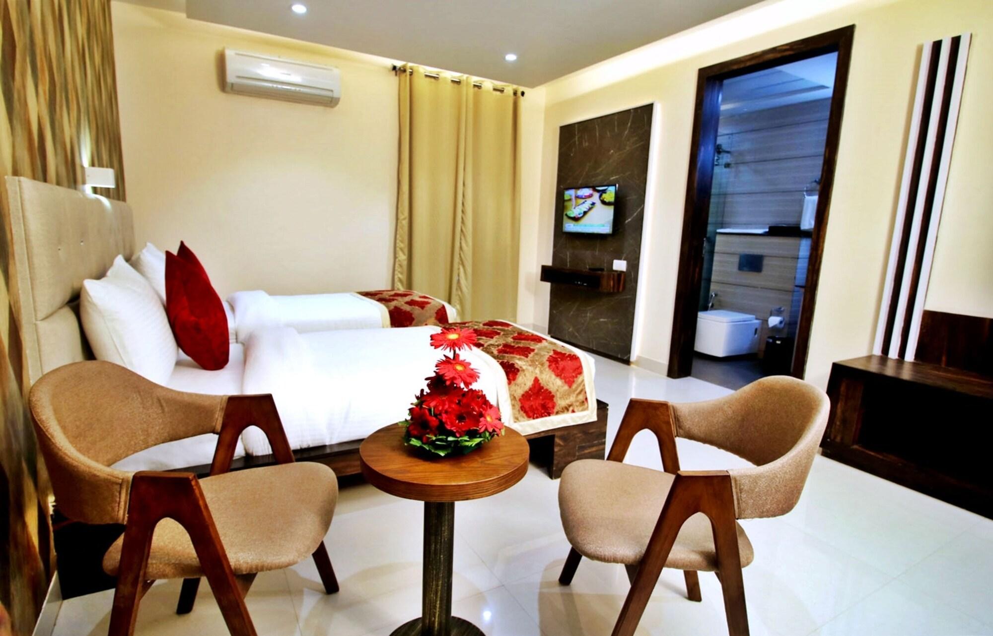 Pinnacle By Click Hotels, Lakhnau Kültér fotó
