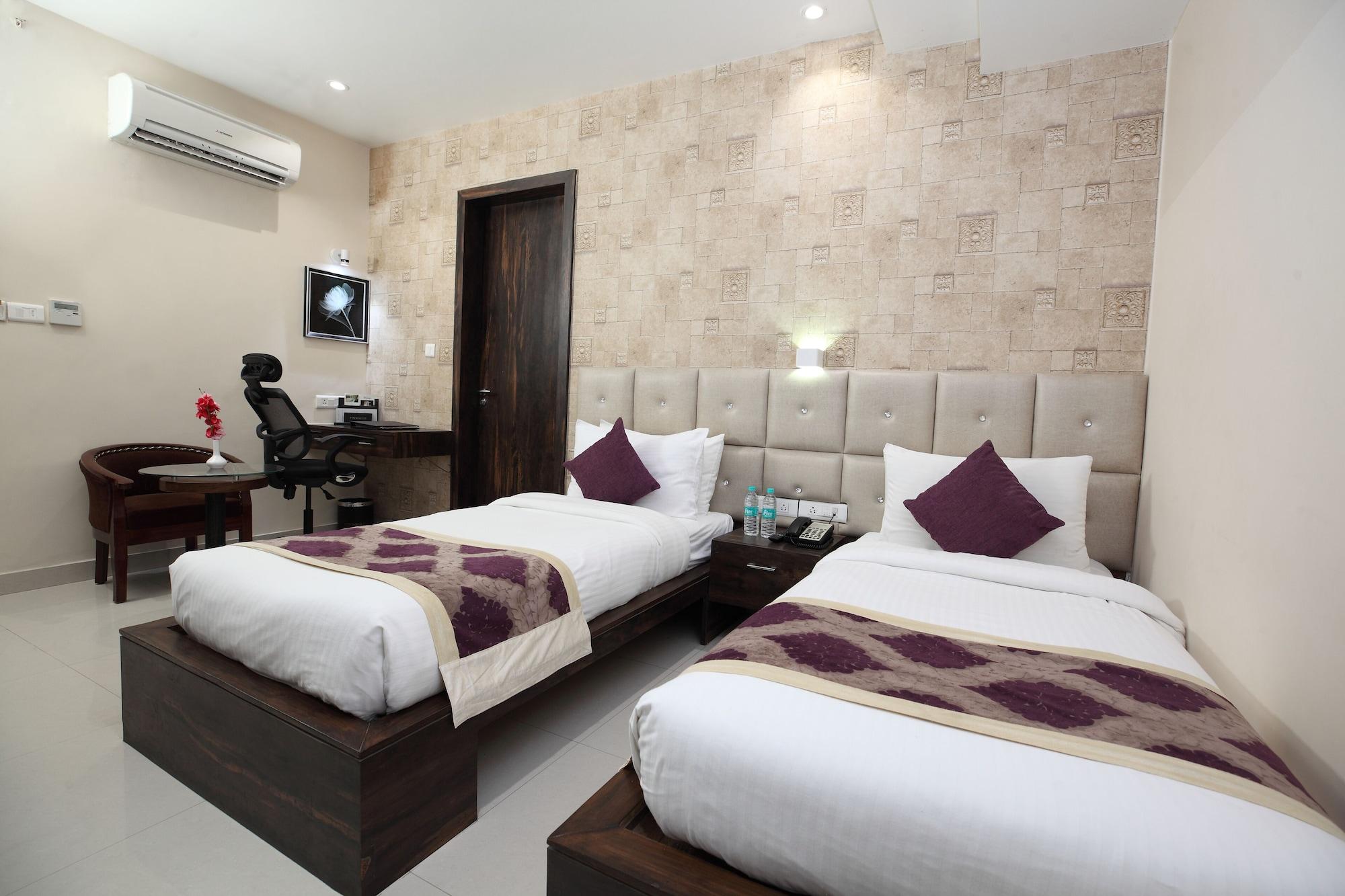 Pinnacle By Click Hotels, Lakhnau Kültér fotó