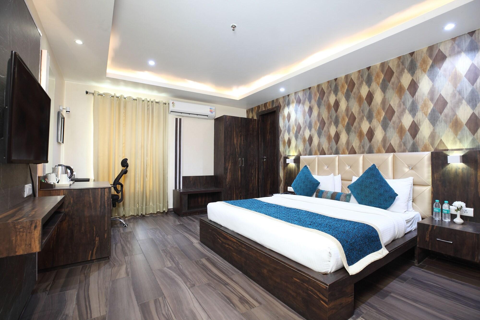 Pinnacle By Click Hotels, Lakhnau Kültér fotó