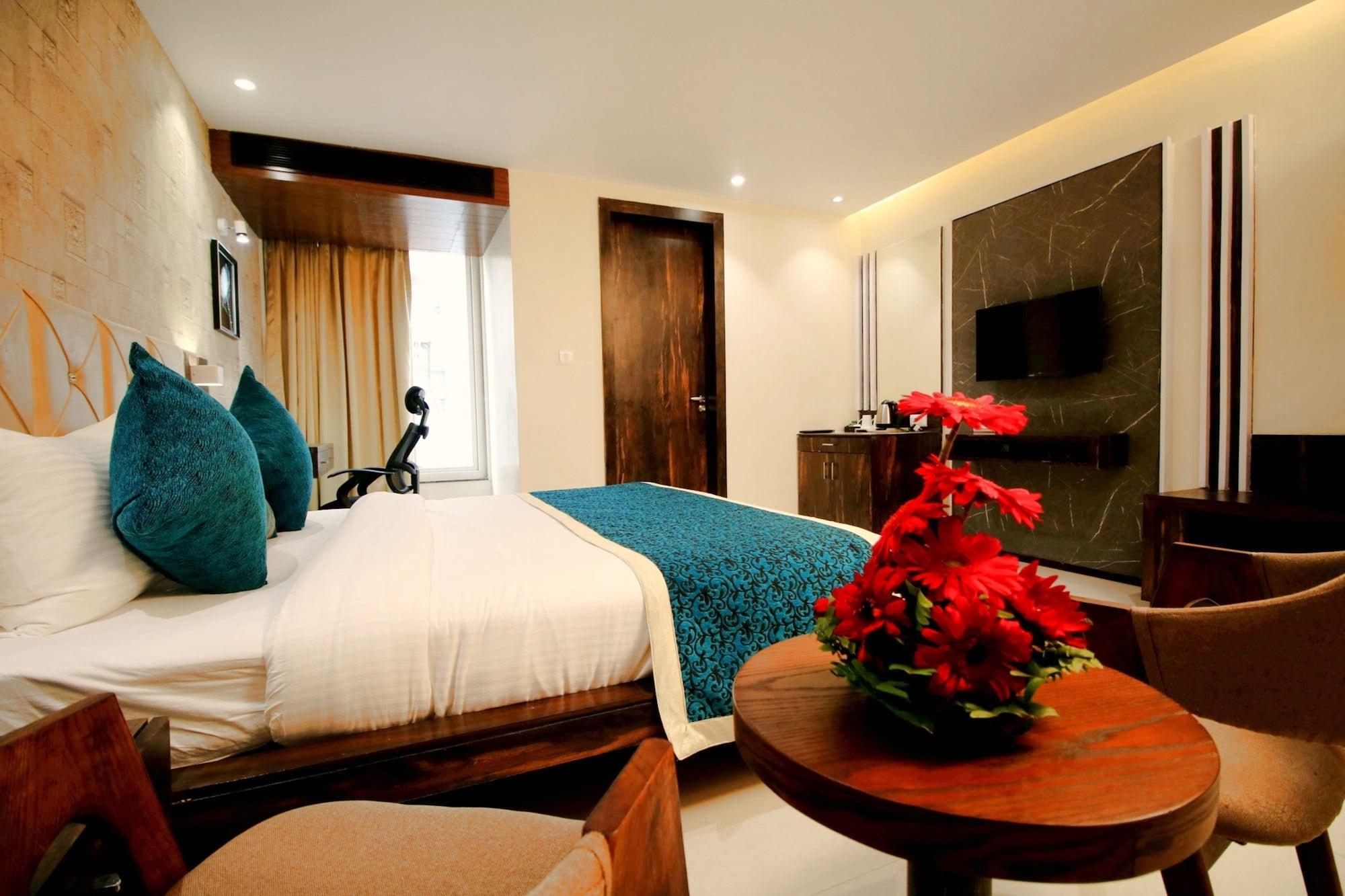 Pinnacle By Click Hotels, Lakhnau Kültér fotó