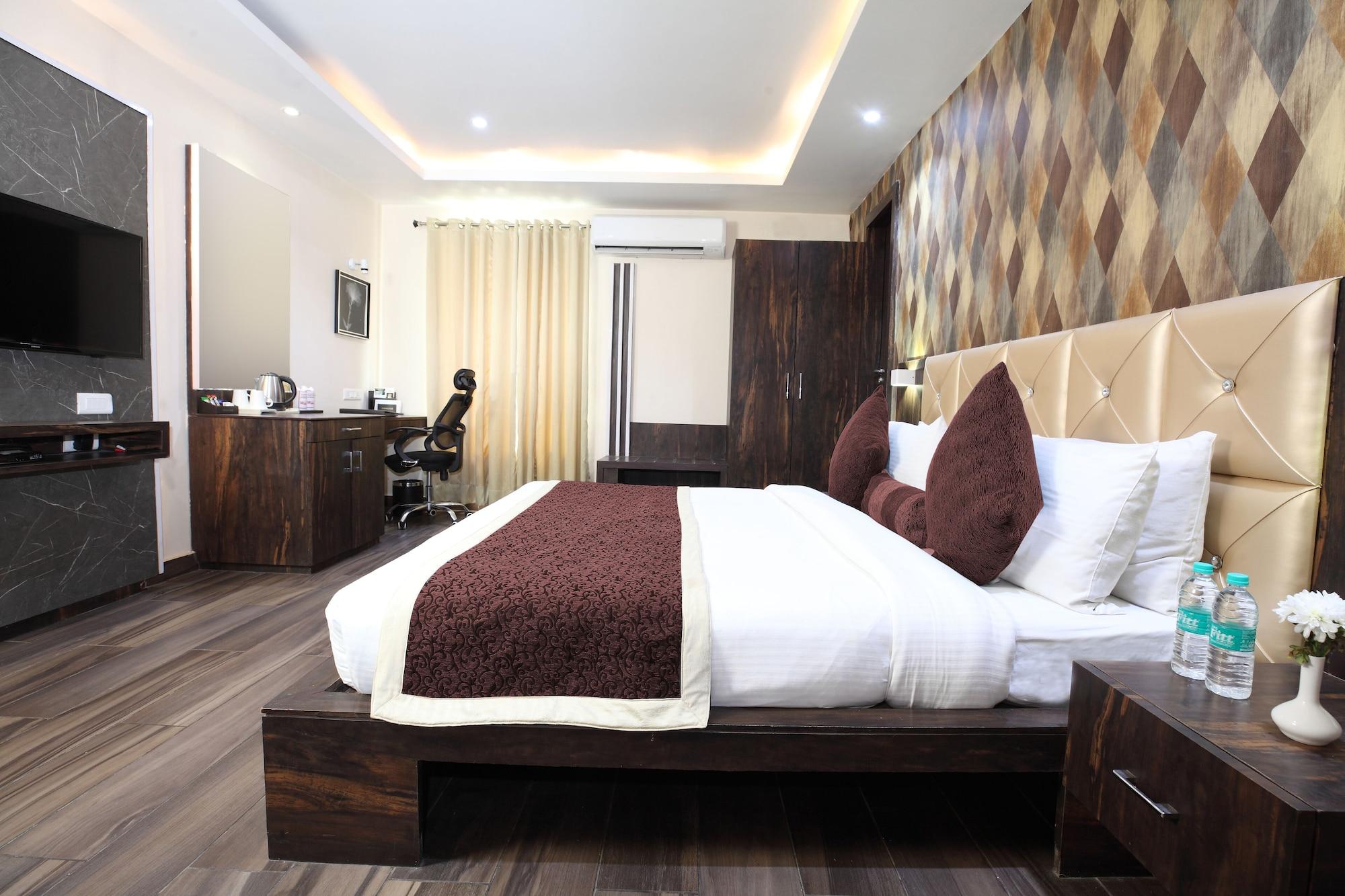 Pinnacle By Click Hotels, Lakhnau Kültér fotó