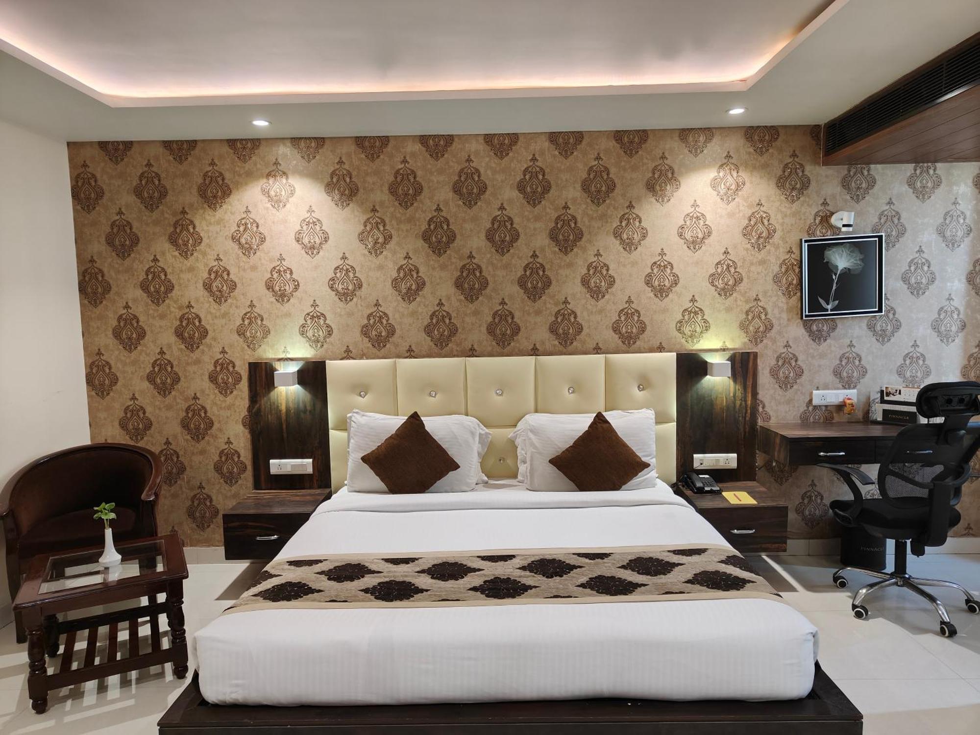 Pinnacle By Click Hotels, Lakhnau Kültér fotó
