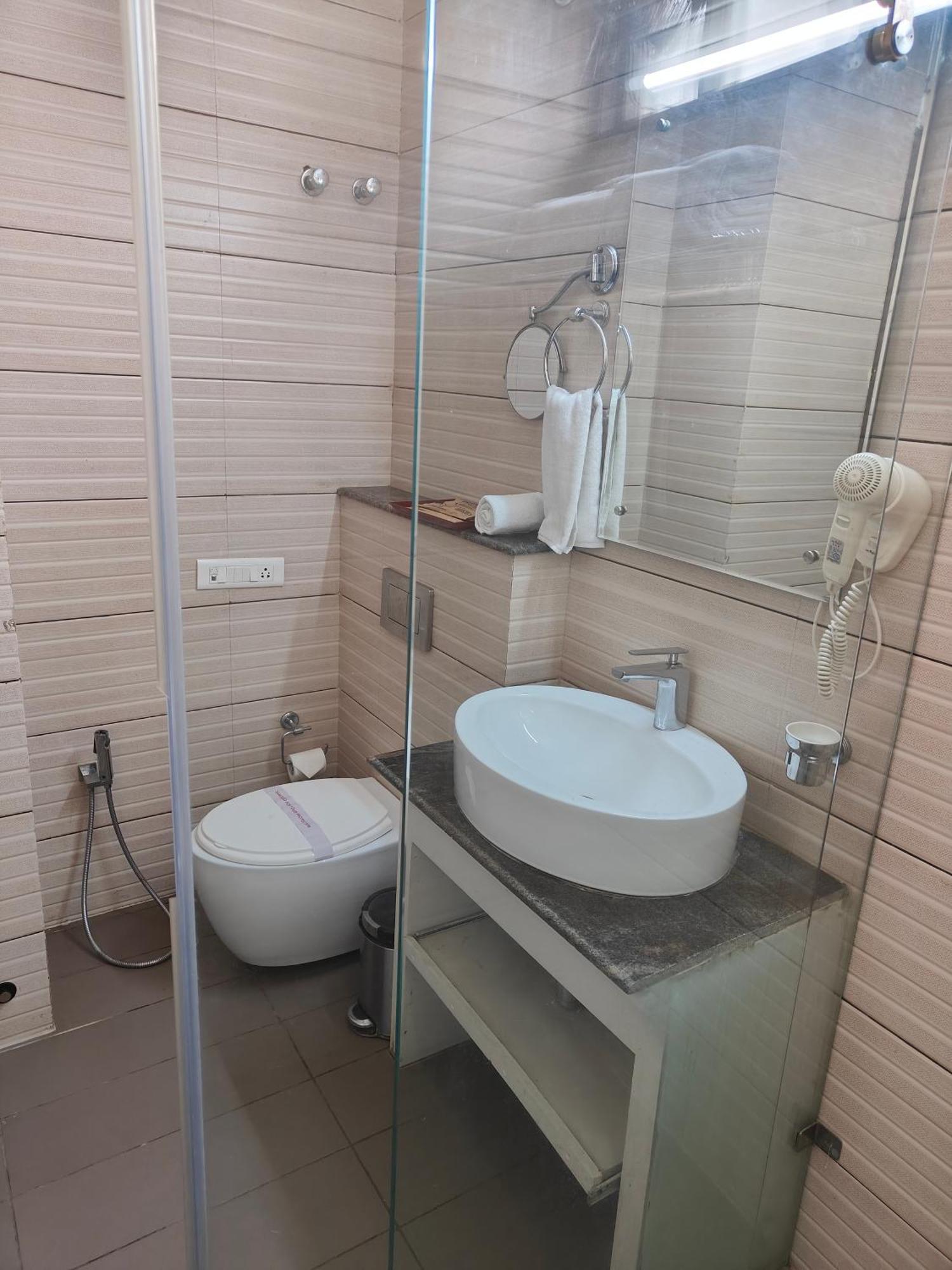 Pinnacle By Click Hotels, Lakhnau Kültér fotó