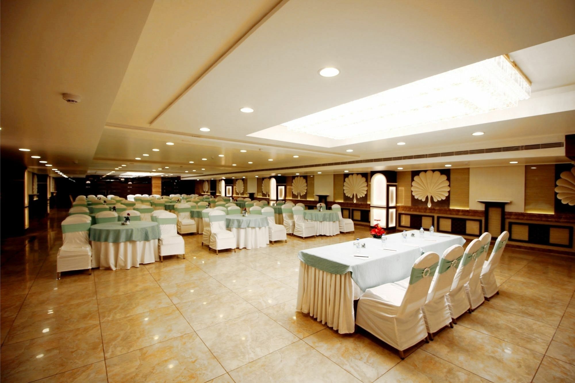 Pinnacle By Click Hotels, Lakhnau Kültér fotó