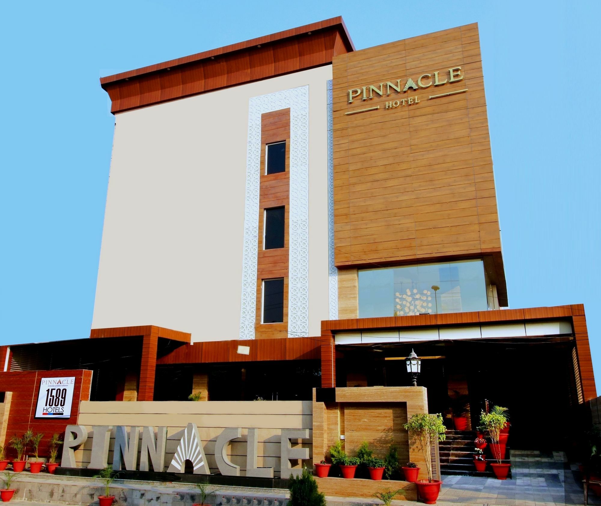 Pinnacle By Click Hotels, Lakhnau Kültér fotó