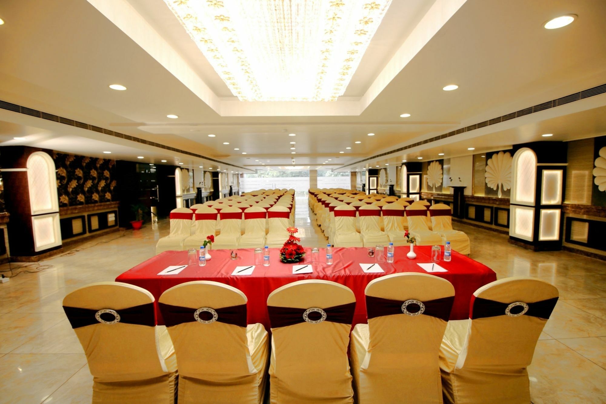 Pinnacle By Click Hotels, Lakhnau Kültér fotó